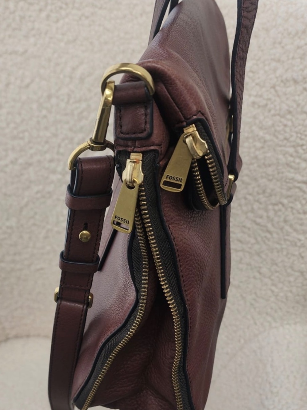 Fossil Expandable Leather Manuscript Messenger bag - Picture 7 of 11